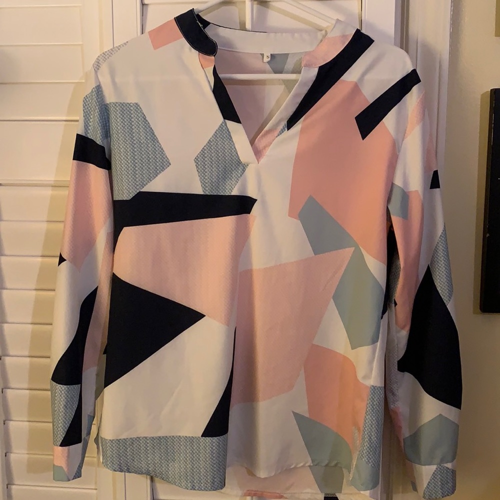 Geometric pattern top.